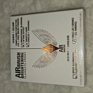 Charlotte Tilbury Airbrush Brightening Powder with Gold Accents